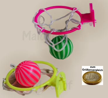 Basketballspiel mit Fangkorb und Ball